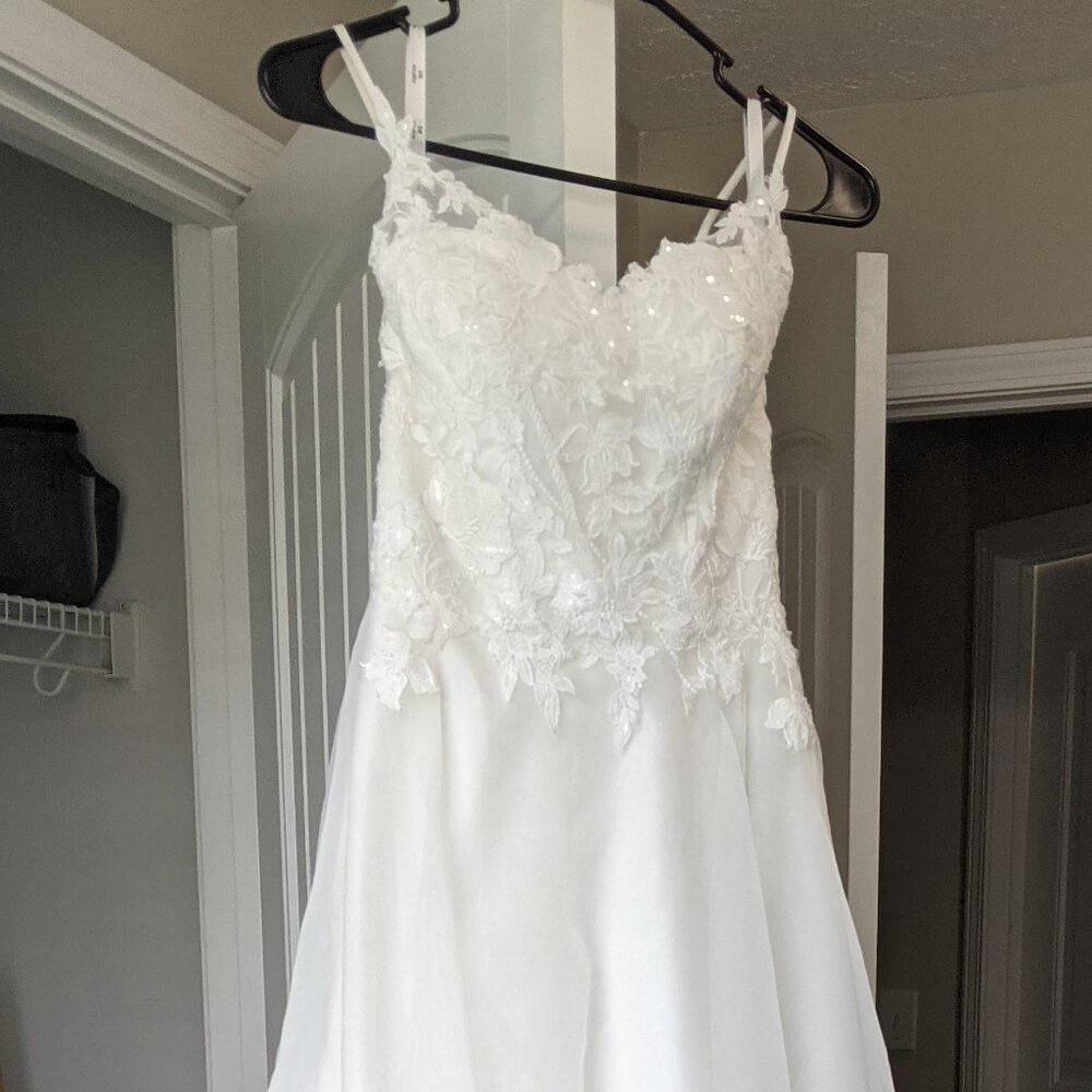Wedding Dress Size 0 - Picture 3 of 5